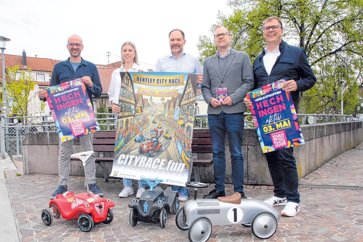 Freuen sich auf ein schönes Event am Wochenende in Hechingen: v. l. n. r. Rainer Weith (Schuhhaus Weith), Juliane Zylka Kommunikationsmanagerin bei Bentley), Martin Braun (BESAVE), Michael Dengler (Autohaus Dengler) und Thomas Sigg (Vorsitzender Stadtmarketingverein). ⇥Foto: Thomas Kost
