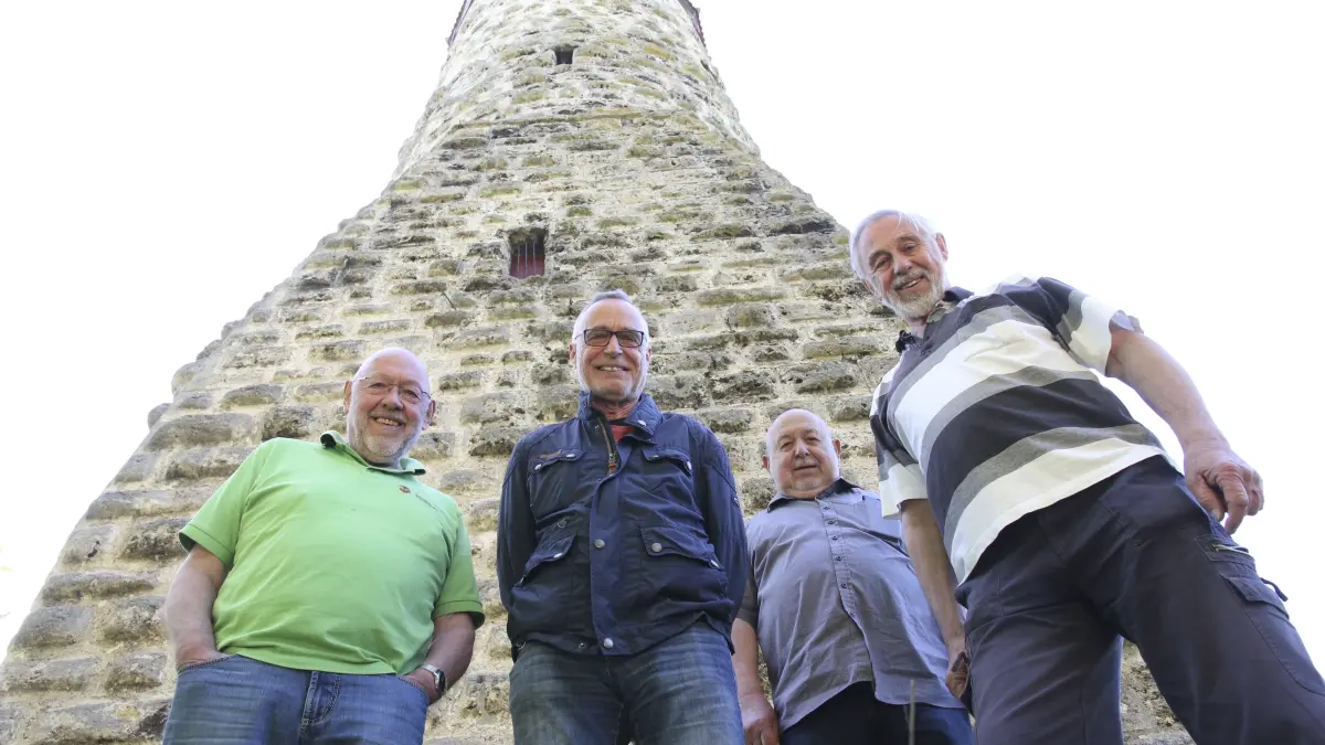 Schwäbischer Albverein Ortsgruppe Geislingen - Ödenturm - Hütern des Ödenturms / Schwäbischer Albverein Geislingen / 60 Jahre Ödenturmdienst - vlnr: Werner Staudinger, Matthias Spitzner, Wolfgang Köpf und Helmut Grätzbach (es fehlt Hans-Michael Siebenhaar)