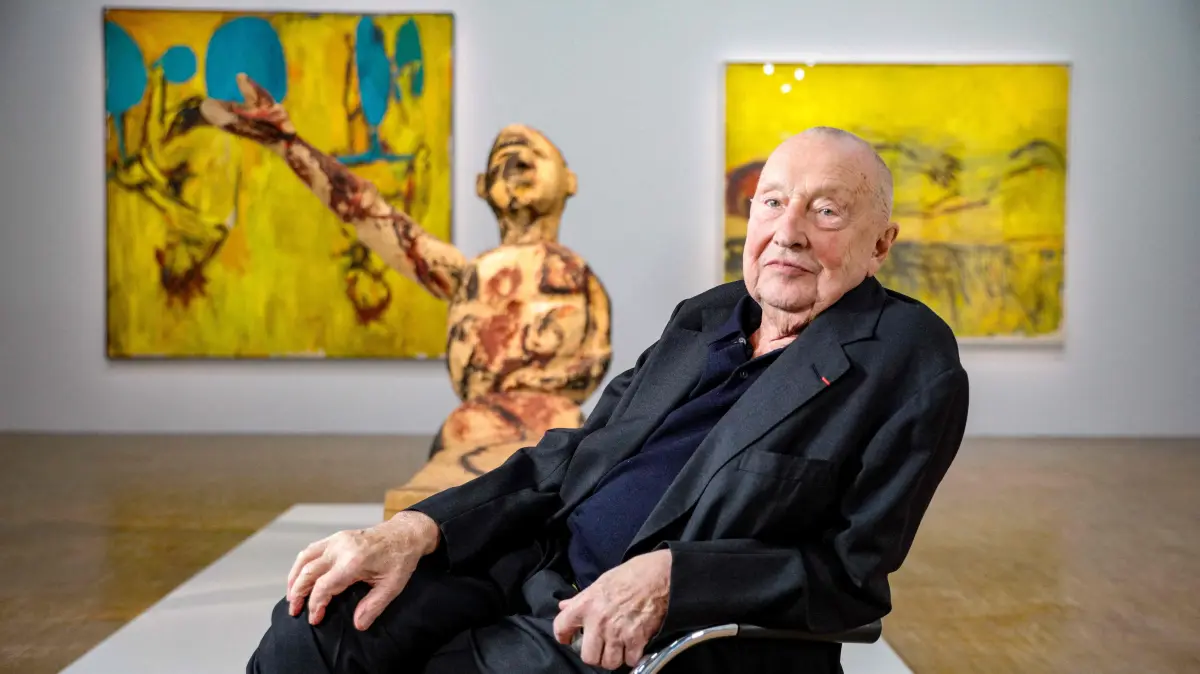 (FILES) German artist Georg Baselitz poses near some of his artworks displayed at the National Museum of Modern Arts (also known as centre Pompidou) ahead of the exhibition entitled "Baselitz- the restrospective" in Paris on October 16, 2021. German artist Georg Baselitz has died aged 88, according to media reports on April 30, 2026. (Photo by GEOFFROY VAN DER HASSELT / AFP) / RESTRICTED TO EDITORIAL USE - MANDATORY MENTION OF THE ARTIST UPON PUBLICATION - TO ILLUSTRATE THE EVENT AS SPECIFIED IN THE CAPTION