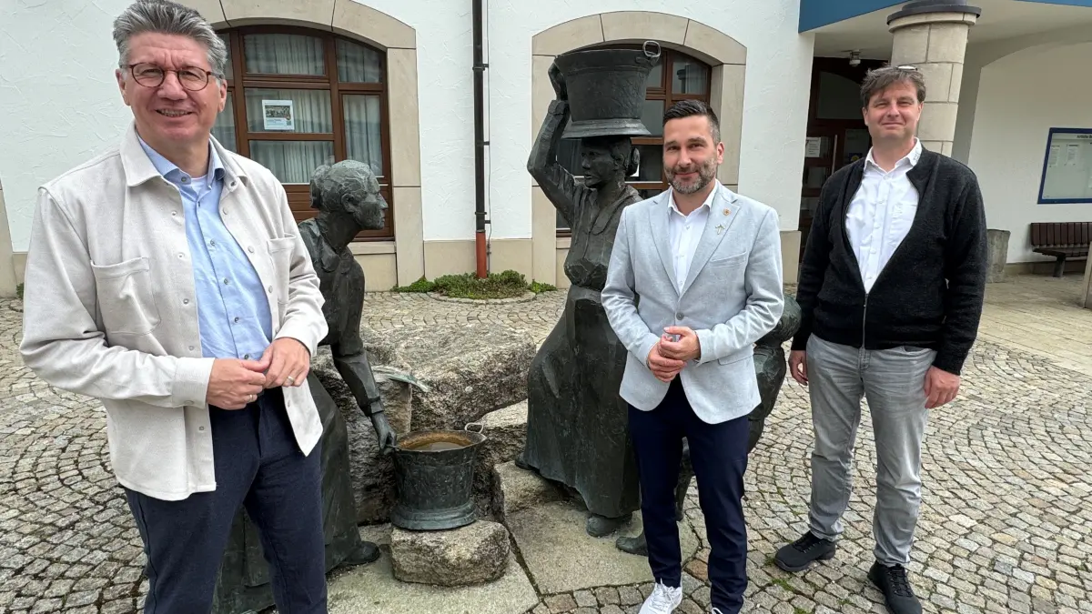 Drei, in an einem Strang ziehen: die Bürgermeister Siegmund Ganser, Patrick Docimo und Roman Weiß (von links).