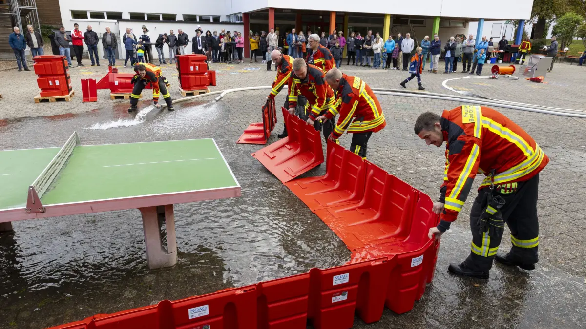 Bad Ditzenbach - Feuerwehr stellt neue Hochwasserschuzsysteme vor