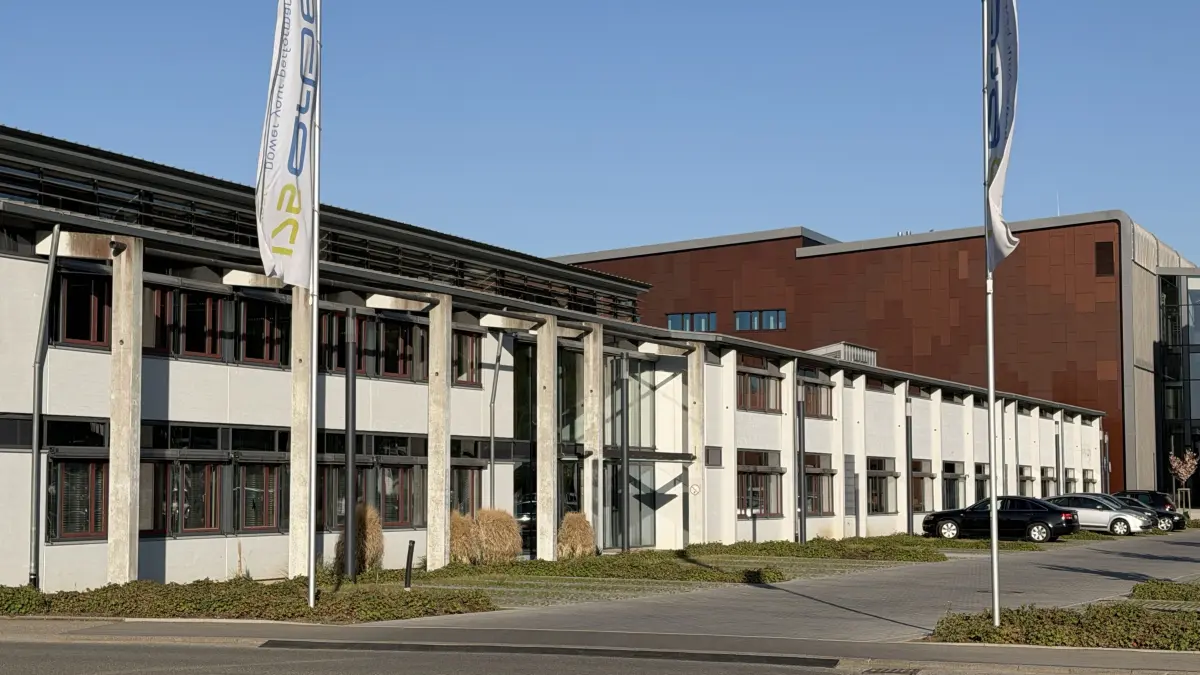 Erbe hat in Rangendingen einen Neubau errichtet. Die alten, bestehenden Gebäude (im Vordergrund) sollten abgerissen werden.