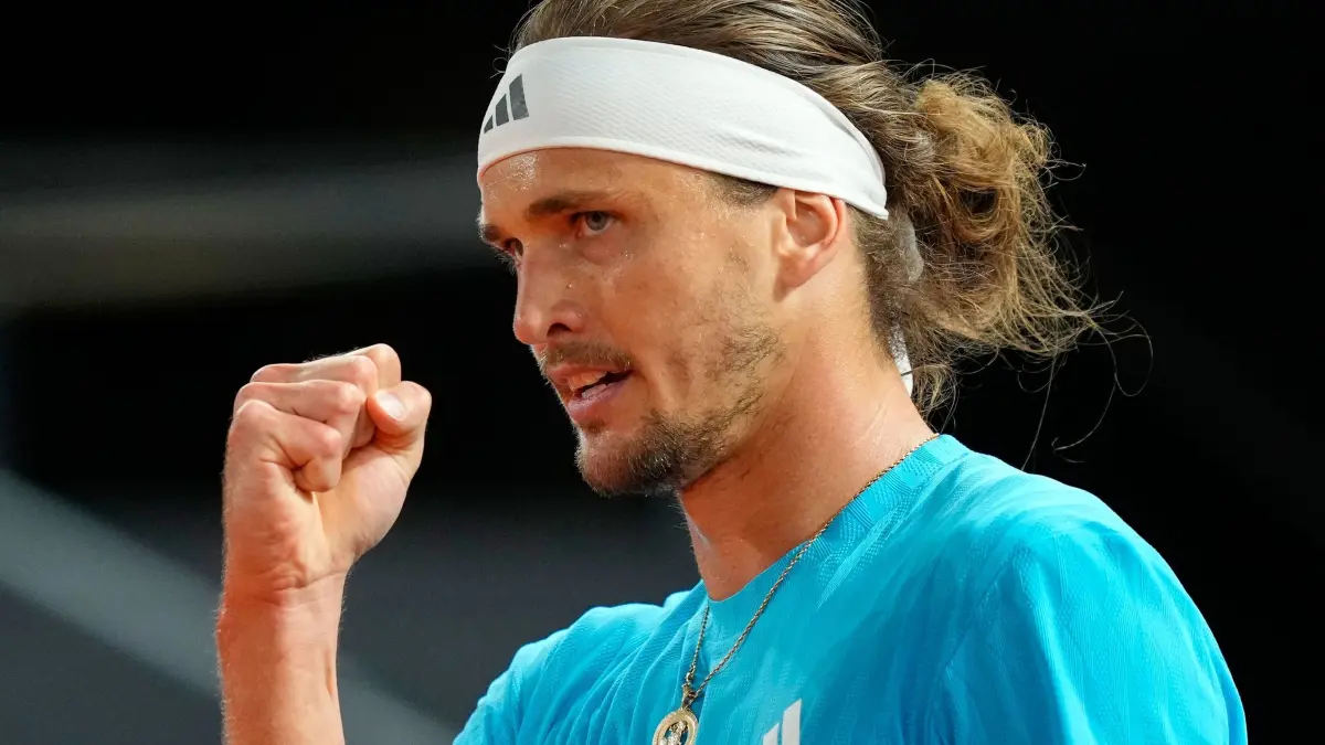 ATP-Tour - Madrid: 30.04.2026, Spanien, Madrid: Tennis: ATP-Tour - Madrid, Einzel, Männer, Viertelfinale, Zverev (Deutschland) - Cobolli (Italien). Alexander Zverev jubelt über seinen Sieg. Foto: Jose Breton/AP/dpa +++ dpa-Bildfunk +++