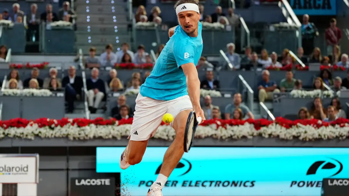 ATP-Tour - Madrid: 30.04.2026, Spanien, Madrid: Tennis: ATP-Tour - Madrid, Einzel, Männer, Viertelfinale, Zverev (Deutschland) - Cobolli (Italien). Alexander Zverev in Aktion. Foto: Jose Breton/AP/dpa +++ dpa-Bildfunk +++