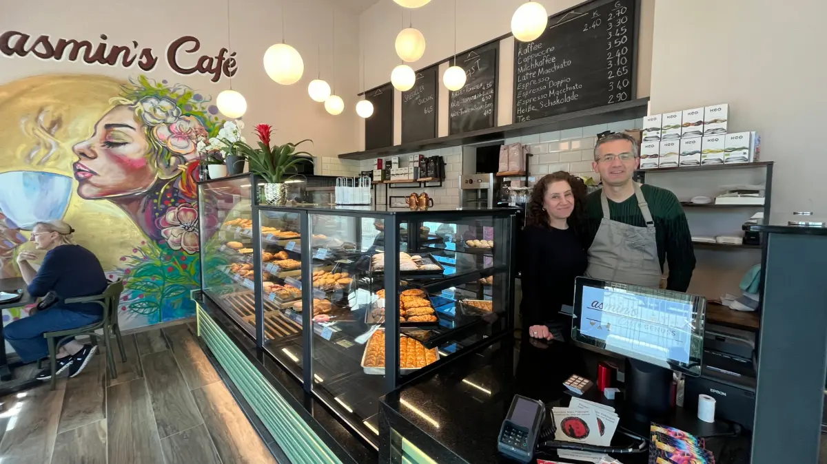 Suat und Gülay Özcelik sind Betreiber von Asmins Café am Hechinger Eck in Tübingen.