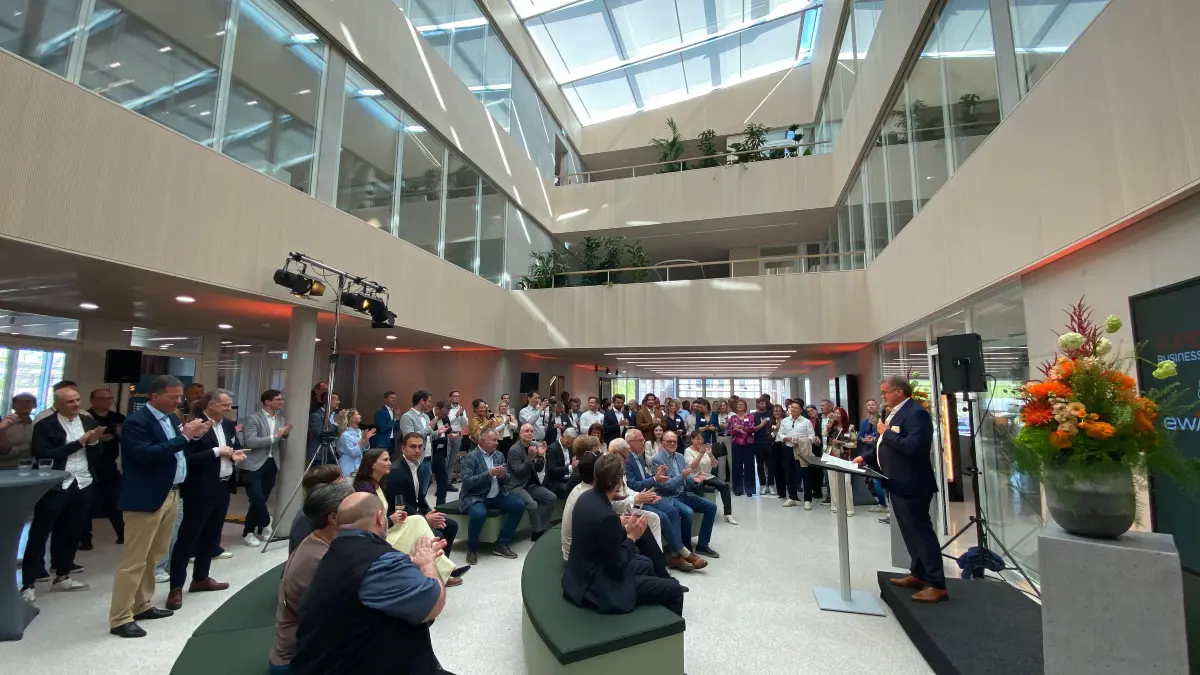 Grand Opening beim Fundera Business Forum der Firma Ewimed in Hechingen mit Egon Wiest, Georg Hähn und anderen
