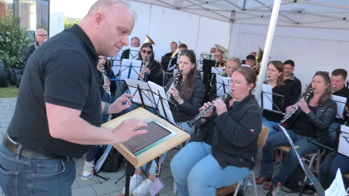 1. Mai Hart Musiker