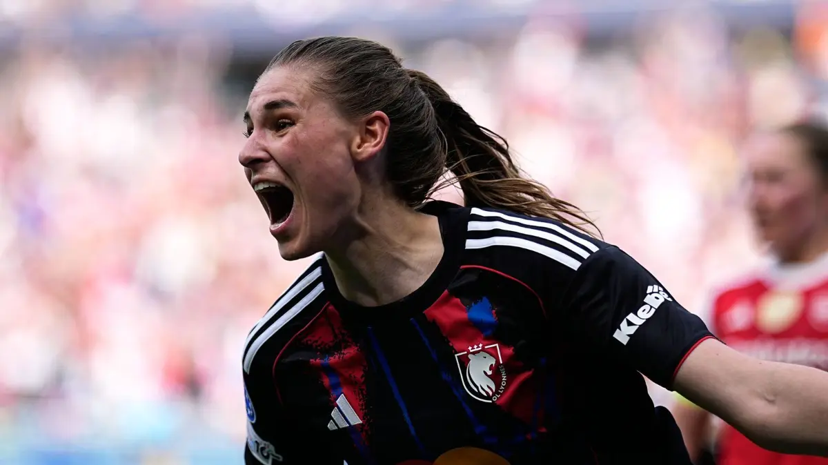 Olympique Lyon - WFC Arsenal: 02.05.2026, Frankreich, Lyon: Fußball, Frauen: Champions League, K.o.-Runde, Halbfinale, Rückspiele, Olympique Lyon - WFC Arsenal. Jule Brand von Olympique Lyon jubelt über ihr Tor zum 3:1. Foto: Laurent Cipriani/AP/dpa +++ dpa-Bildfunk +++