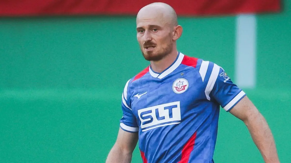 Maximilian Krauß von Hansa Rostock: ARCHIV - 16.08.2025, Mecklenburg-Vorpommern, Rostock: Fußball: DFB-Pokal, Hansa Rostock - TSG 1899 Hoffenheim, 1. Runde, Ostseestadion, Maximilian Krauß (F.C. Hansa Rostock) in Aktion. Krauß schoss im Spiel bei Alemannia Aachen ein Tor für Hansa. (zu dpa: «1:1 in Aachen: FC Hansa verspielt letzte Aufstiegschance») Foto: Christian Charisius/dpa - WICHTIGER HINWEIS: Gemäß den Vorgaben der DFL Deutsche Fußball Liga bzw. des DFB Deutscher Fußball-Bund ist es untersagt, in dem Stadion und/oder vom Spiel angefertigte Fotoaufnahmen in Form von Sequenzbildern und/oder videoähnlichen Fotostrecken zu verwerten bzw. verwerten zu lassen. +++ dpa-Bildfunk +++