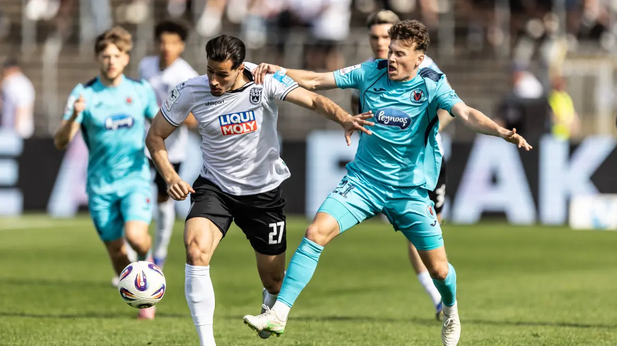 Fussball, Saison 2025/2026, 3. Liga, Donaustadion Ulm, 36. Spieltag, SSV Ulm 1846 Fußball - FC Viktoria Köln, 02.05.2026: Fussball, Saison 2025/2026, 3. Liga, Donaustadion Ulm, 36. Spieltag, SSV Ulm 1846 Fußball - FC Viktoria Köln, 02.05.2026 02.05.2026, Fussball, Saison 2025/2026, 3. Liga, Donaustadion Ulm, 36. Spieltag, SSV Ulm 1846 Fußball - FC Viktoria Köln, v.l. 27 Lukas Mazagg SSV Ulm 1846 Fußball, 21 Lucas Wolf Viktoria Köln Foto: Lucca Fundel Ulm Donaustadion Baden-Württemberg Deutschland *** Football, Season 2025 2026, 3 Liga, Donaustadion Ulm, 36 Matchday, SSV Ulm 1846 Football FC Viktoria Köln, 02 05 2026 02 05 2026, Football, Season 2025 2026, 3 Liga, Donaustadion Ulm, 36 Matchday, SSV Ulm 1846 Football FC Viktoria Köln, v l 27 Lukas Mazagg SSV Ulm 1846 Football , 21 Lucas Wolf Viktoria Köln Photo Lucca Fundel Ulm Donaustadion Baden Württemberg Germany