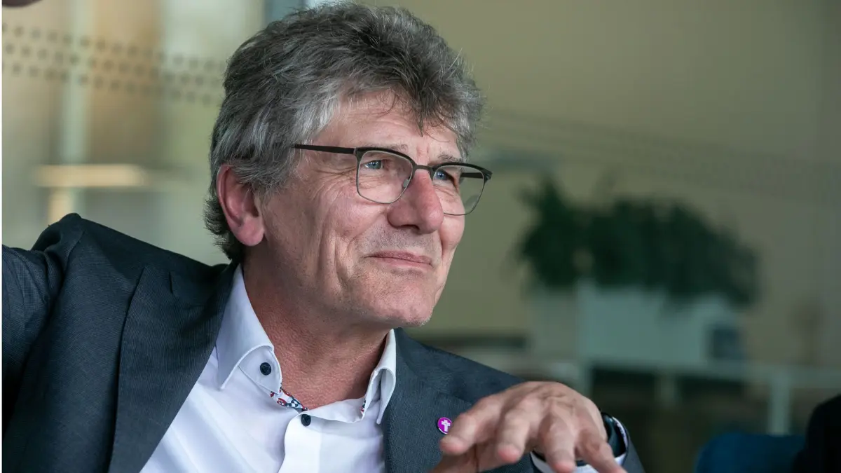 Interview mit Landesbischof Gohl zu gerechtem Krieg, Trumps disput mit dem Papst, evangelikaler Verquickung mit Politik in den USA und was die Kirche in Krisenzeiten den Menschen geben kann