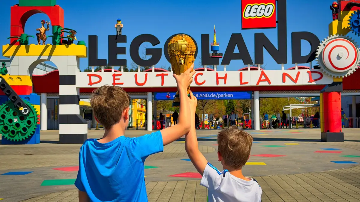 Das neue Fußballevent FIFA World Cup 2026 Experience vom 11. Juni bis 19. Juli in den LEGOLAND Resorts zieht auch in Günzburg ein.