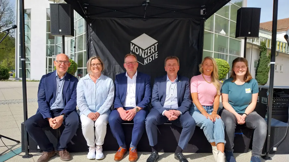 Freuen sich auf die neue Konzertreihe: Kulturamtsleiter Martin Roscher (von links), Annegret Schubert (Marketing Onstmettinger Bank), Dieter Boss (Vorstandssprecher Onstmettinger Bank), Oberbürgermeister Roland Tralmer, Stefanie Burggraf (Albstadtwerke) und Projektleiterin Prisca Hille.