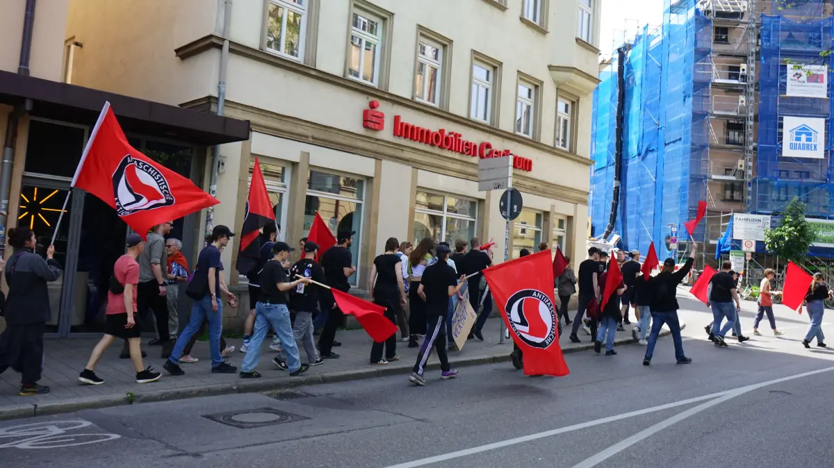 (ohne Überschrift): Vorsicht: Dieses Foto ist möglicherweise nur für den einstigen Verlag Schwäbisches Tagblatt verwendbar. Antifa gegen Bürgerschoppen
Bild: Andreas Straub