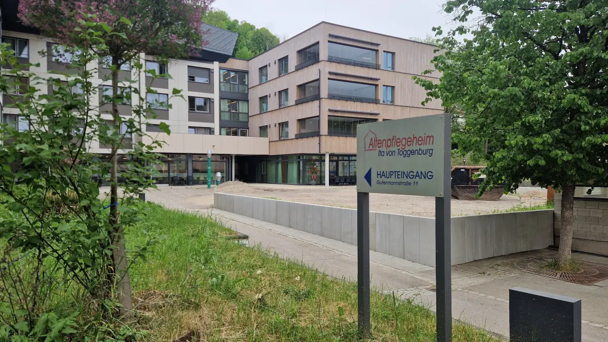 Hinter der Fassade wächst der finanzielle Druck: In Pflegeheim-Einrichtungen wie dem Ita von Toggenburg in Horb steigt die Zahl der Bewohner, die ihren Platz nicht mehr ohne staatliche Hilfe finanzieren können.