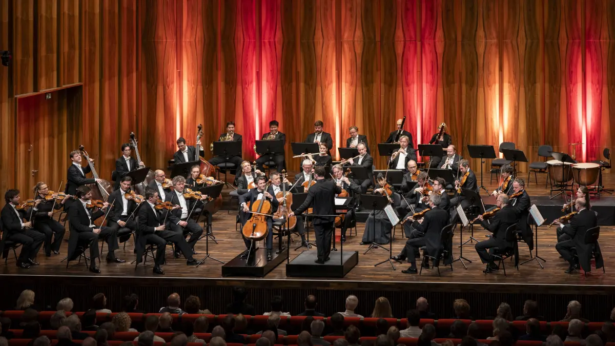 Berliner Philharmoniker zu Gast im Carmen-Würth-Forum in Künzelsau. Dirigent ist Kirill Petrenko, Solo-Cellist ist Gautier Capucon