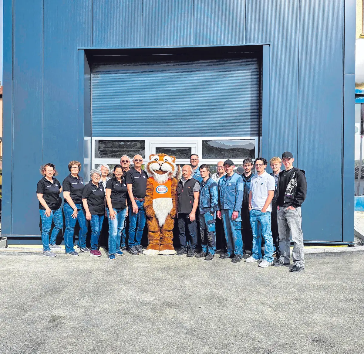 Das Team des Autohauses Thoma freut sich auf den runden Geburtstag.⇥Firmenfoto
