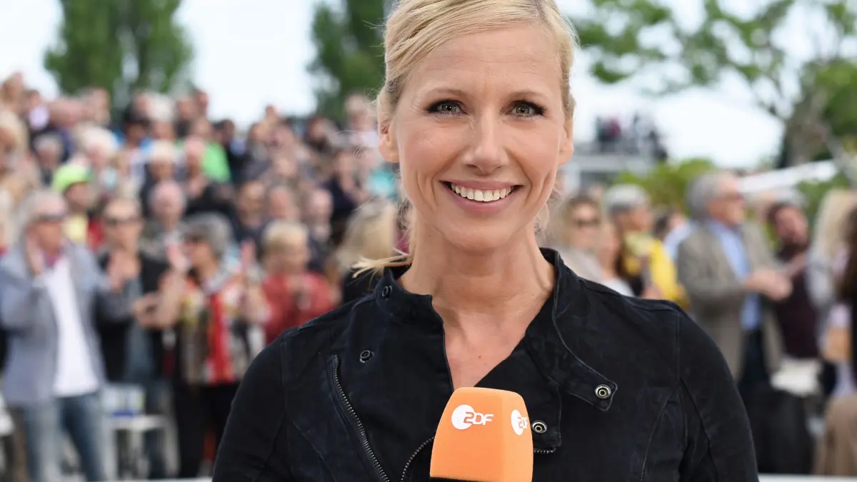 Andrea Kiewel moderiert den „ZDF-Fernsehgarten“ 2026.