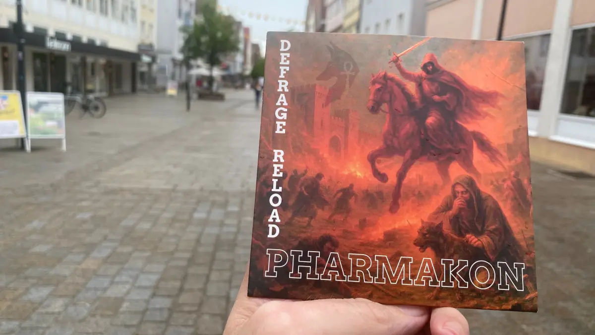 Eine CD mit Musik der Heavy-Metal-Band "Defrage Reload" wurde in Ehingen verkauft. Doch ist sie autorisiert? Die Verkäufer waren jedenfalls sicher nicht die Musiker der Band, als die sie sich ausgegeben haben.