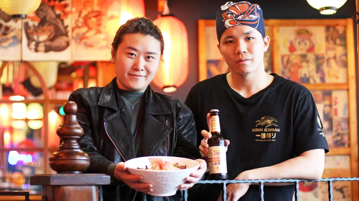 Restaurant Ippin Ramen in Reutlingen: (von links) Chefin Wenwen Zhang und Koch Binghua Zuo.