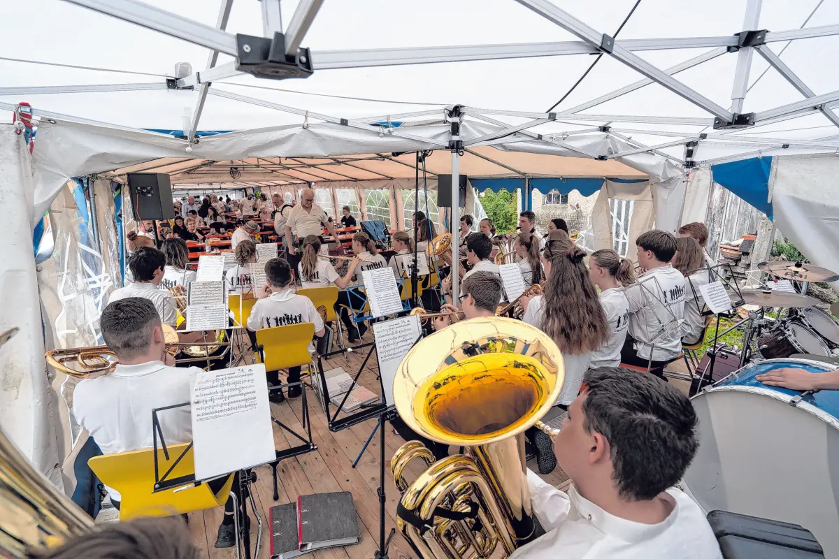 Feiern und Futtern mit Musik.