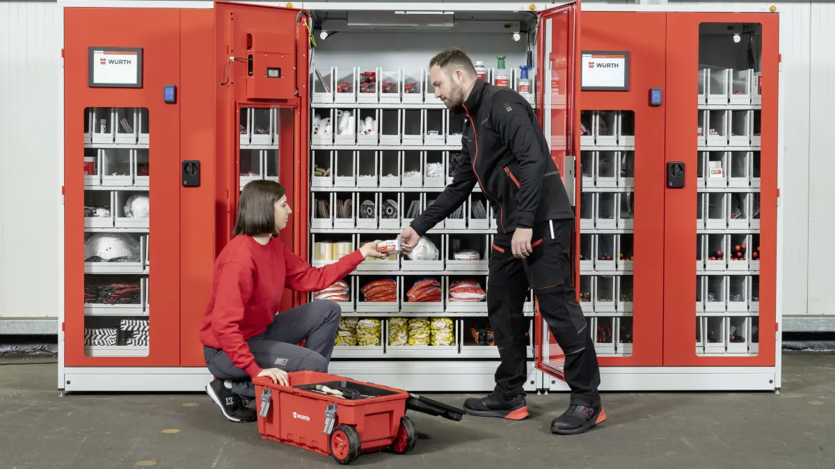 Würth: Der ORSYmat WGT erkennt über integrierte Wiegezellen, wenn Artikel entnommen wurden, und bestellt sie automatisch und transparent nach.