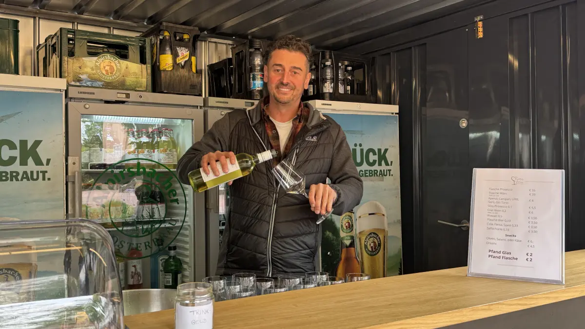 Jochen Pfaff in der Weinbar auf dem Freudenstädter Marktplatz.