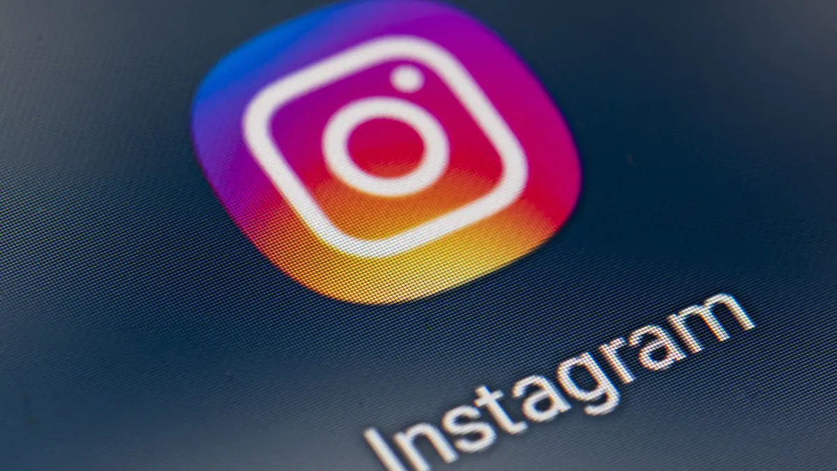 Betrüger auf Instagram und Co. nehmen in letzter Zeit vermehrt Kontakt zu Schlager-Fans auf.