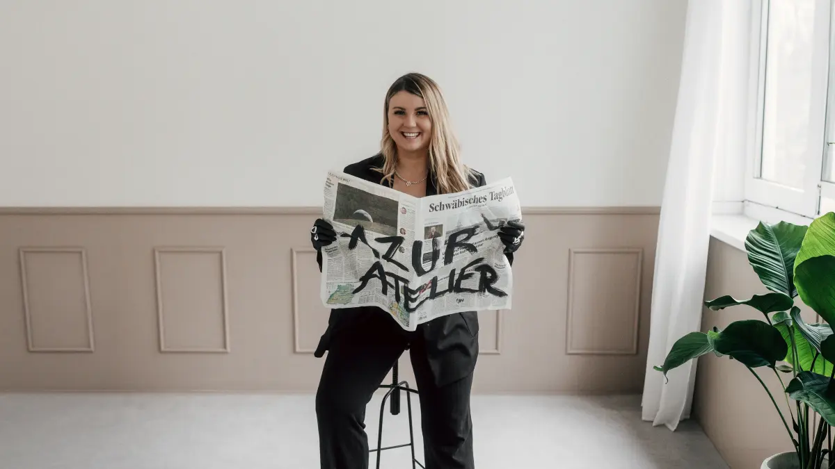 Nadine Balcer ist Inhaberin des Azur Ateliers in Mössingen. Die mit viel Bedacht eingerichteten Räume sind Tattoo-Atelier, Fotostudio und Social-Media-Kulisse.