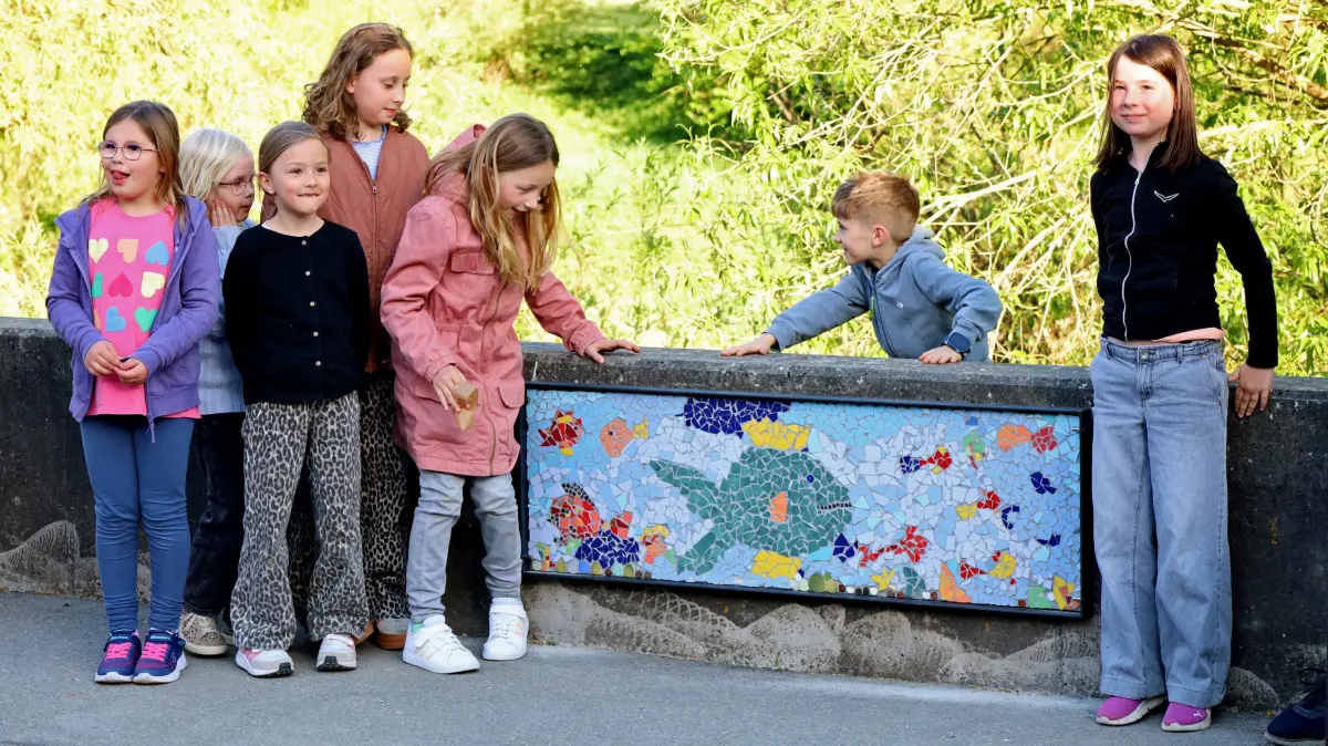 Der Sportverein Bieringen präsentiert sich mit seinen Abteilungen an der Hochwasserschutzmauer. Foto: Marzell Steinmetz