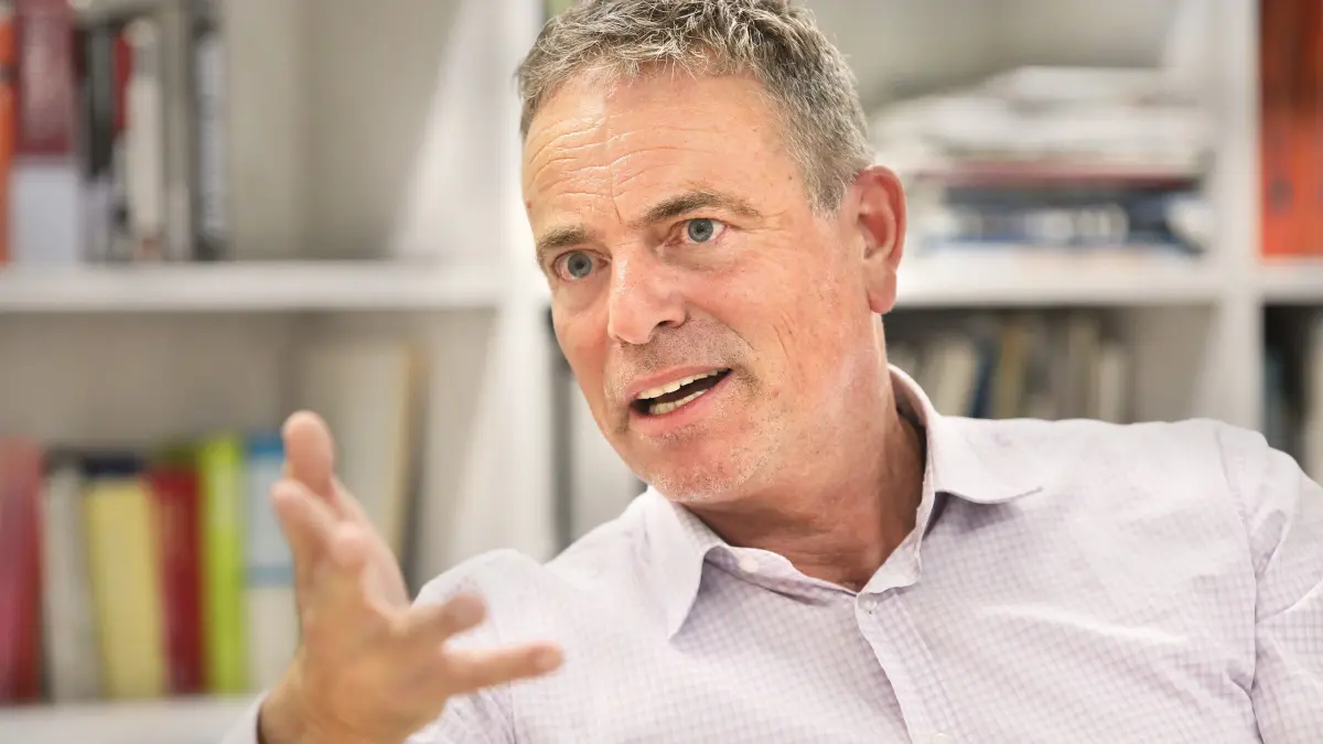 Ingmar Hoerr, Gründer des Biotech-Unternehmens Curevac, zu Gast bei der SÜDWEST PRESSE in Tübingen im Mai 2026. Hoerr kritisiert das Unternehmen Biontech scharf, das nur Monate nach dem Kauf von Curevac den ehemaligen Konkurrenten komplett abwickeln will. Foto: Anne Faden