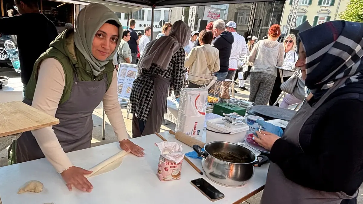 Ebenfalls mit dabei: Spezialitäten aus der türkischen Küche, frisch zubereitet wie alles beim Abendmarkt.