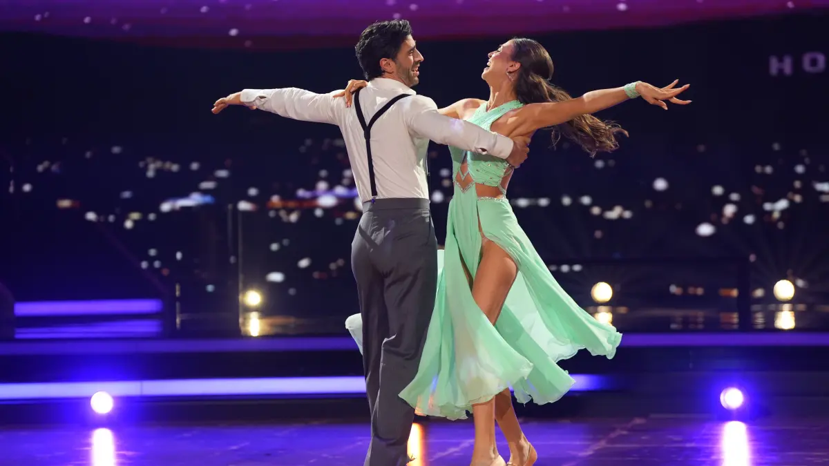 In der neunten Entscheidungsshow von „Let’s Dance“ zeigen die Paare neue Tänze.