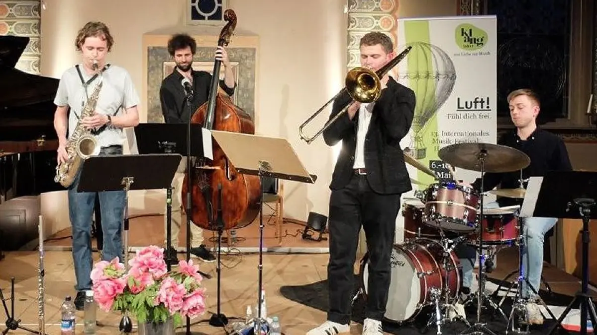 Heimspiel für Landesjazzpreisträger Samuel Restle mit seiner Posaune: Das Klang-Labor ist in der Alten Synagoge eröffnet worden vom Restle-Wögler-Quintett.