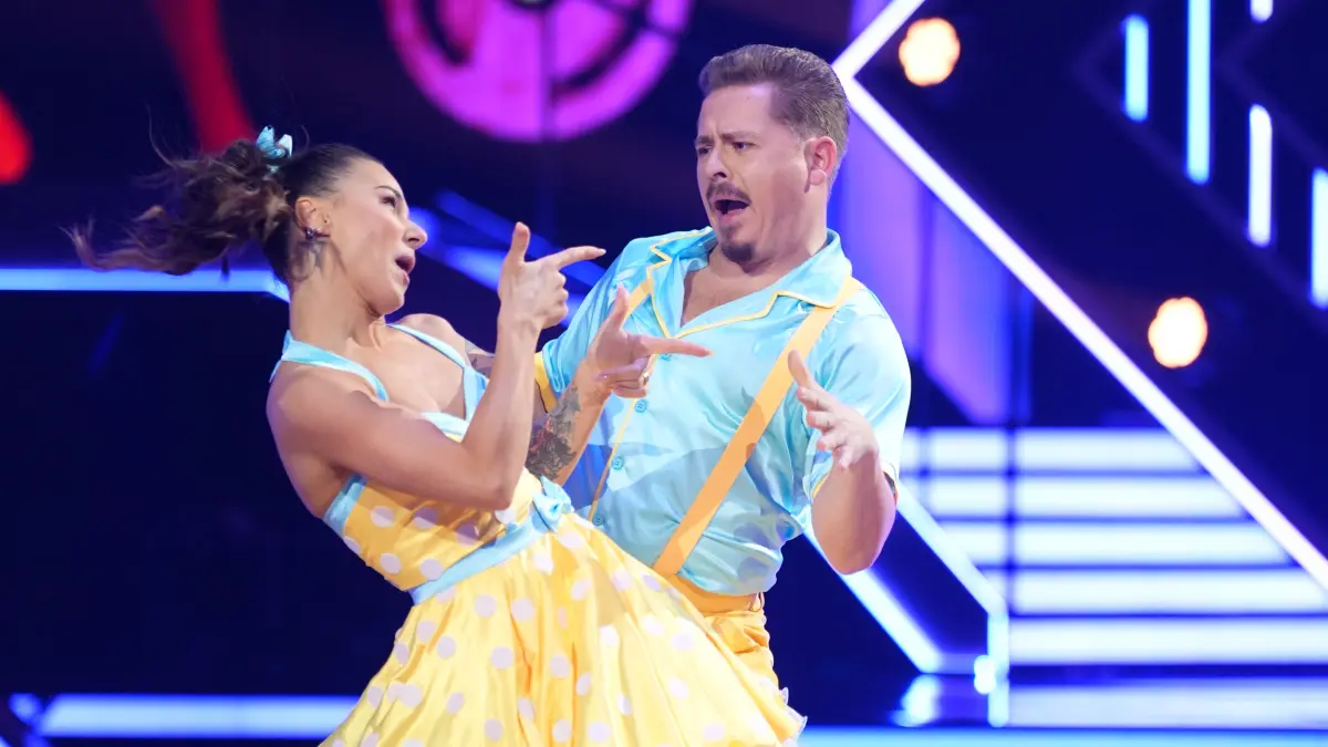 Gustav Schäfer erhielt die wenigsten Punkte und schied in Show 9 gemeinsam mit Profi Anastasia Maruster aus.