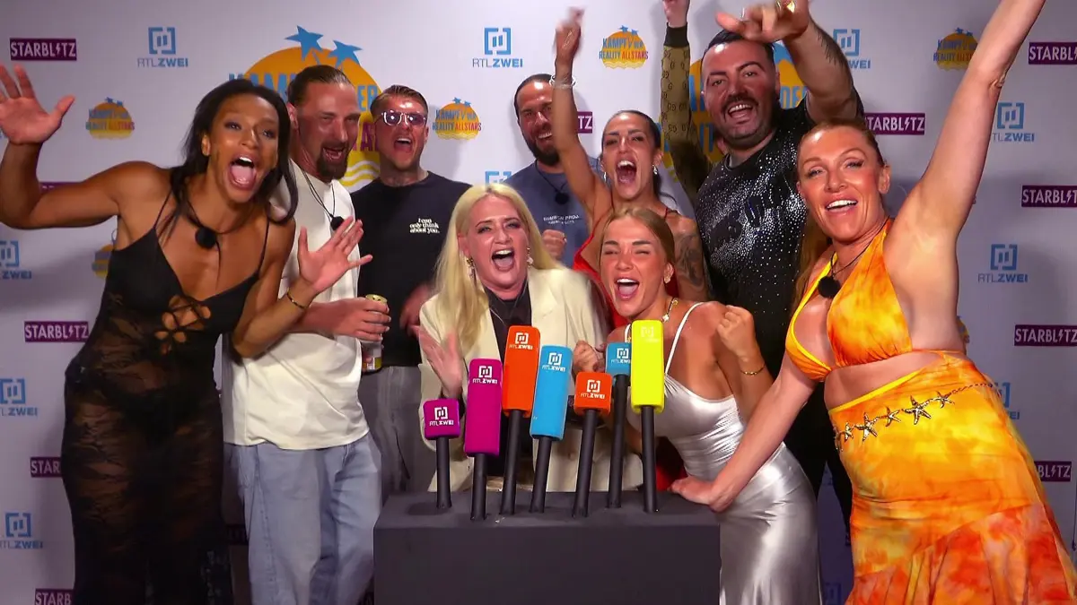 Bei „Kampf der RealityAllstars“ werden die Kandidaten-Karten noch einmal durchgemischt.
