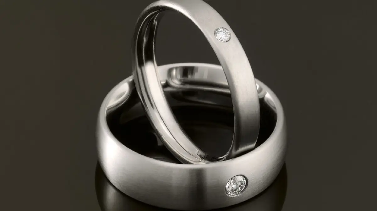 Metaller goes Schmuckdesigner: Eine Kollektion mit Titanringen ist das jüngste Kind aus dem Hause Rich.