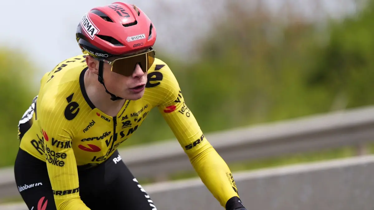 Radsport: UCI WorldTour - Giro d’Italia: 08.05.2026, Bulgarien, Nessebar: Radsport: UCI WorldTour - Giro d’Italia, Nessebar - Burgas (147,00 km), 1. Etappe. Der Däne Jonas Vingegaard in Aktion. Foto: Gian Mattia D'Alberto/LaPresse/AP/dpa +++ dpa-Bildfunk +++