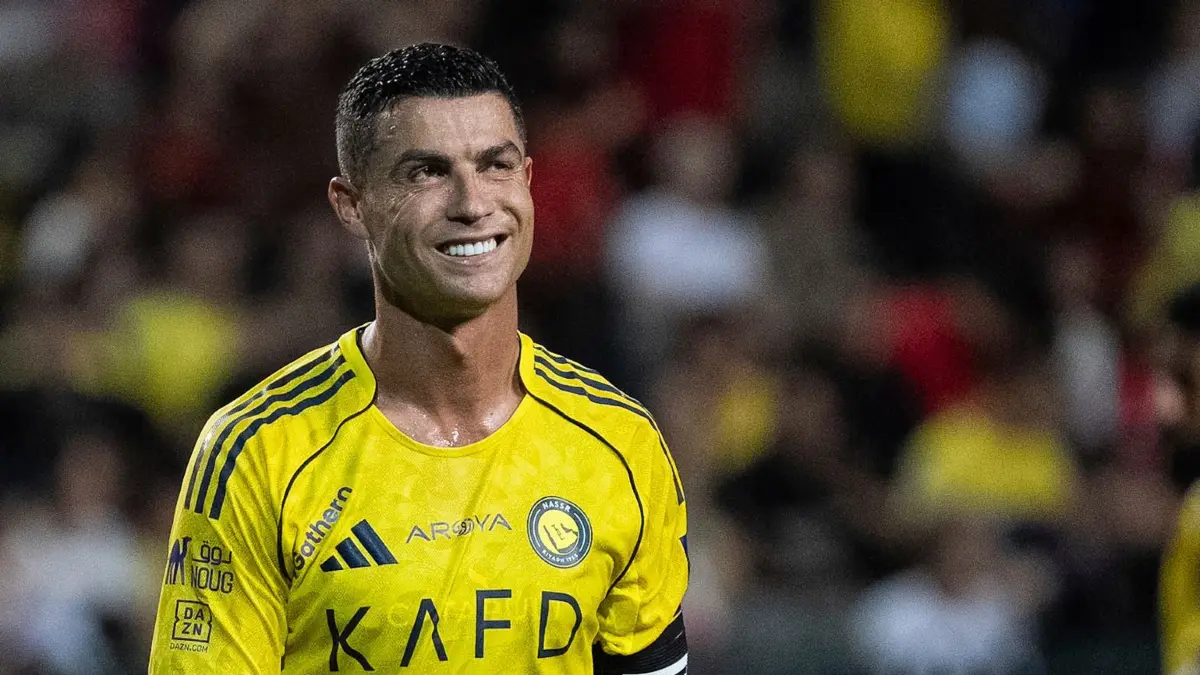 Cristiano Ronaldo: ARCHIV - 19.08.2025, Hongkong: Cristiano Ronaldo von Al Nassr reagiert während des Halbfinalspiels um den Saudi Super Cup zwischen Al Nassr und Al Ittihad im Hongkong-Stadion. Ronaldo hat nun sein 100. Tor in der saudi-arabischen Liga erzielt. (zu dpa: «100. Liga-Tor von Ronaldo in Saudi-Arabien - Titel möglich») Foto: Chan Long Hei/AP/dpa +++ dpa-Bildfunk +++