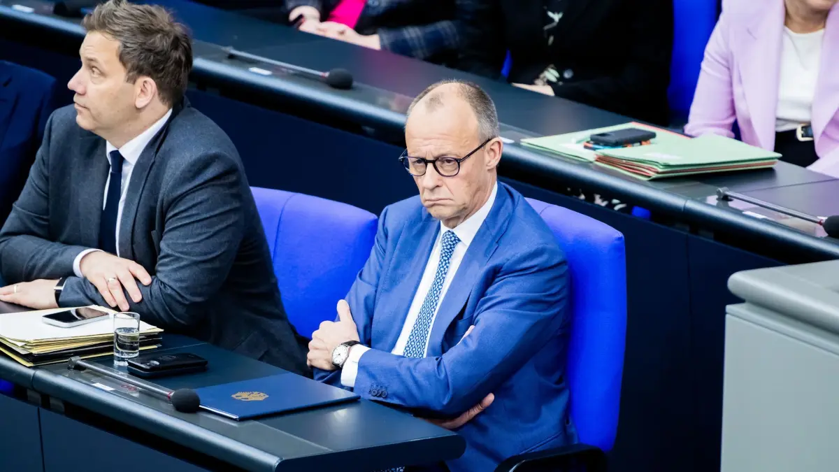 Ziemlich unbeliebtes Gespann: Finanzminister Lars Klingbeil und Bundeskanzler Friedrich Merz.