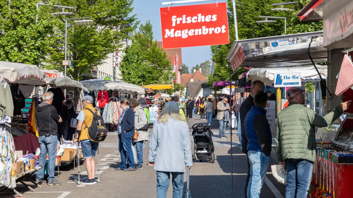 Göppingen: Frühlingsstimmung in der Innenstadt: Der Maimarkt lädt zum Bummeln ein