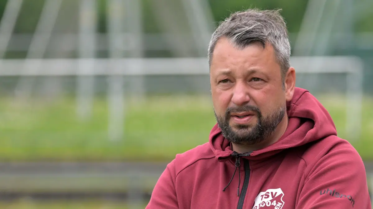 TSV Ofterdingen vs. SV Pfrondorf, Fussball, Bezirksliga Alb, 26.Spieltag, Saison 2025/2026, 10.05.2026 : Andreas Beyerle (TSV Ofterdingen, Trainer)
TSV Ofterdingen vs. SV Pfrondorf,
Fussball, Bezirksliga Alb, 26.Spieltag, Saison 2025/2026, 10.05.2026
Foto: Eibner-Pressefoto/ Tobias Baur