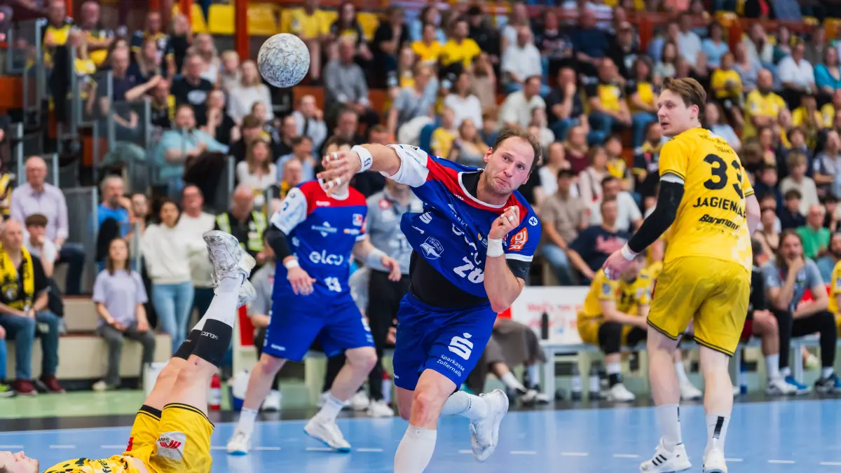 HSG Krefeld Niederrhein vs. HBW Balingen-Weilstetten, Handball, 2.HBL, 31.Spieltag, Saison 2025/26, 10.05.2026: Tobias Heinzelmann (HBW Balingen-Weilstetten, #28) bei Wurf
HSG Krefeld Niederrhein vs. HBW Balingen-Weilstetten, Handball, 2.HBL, 31.Spieltag, Saison 2025/26, 10.05.2026,
Foto: Eibner-Pressefoto/Lukas Baldyga