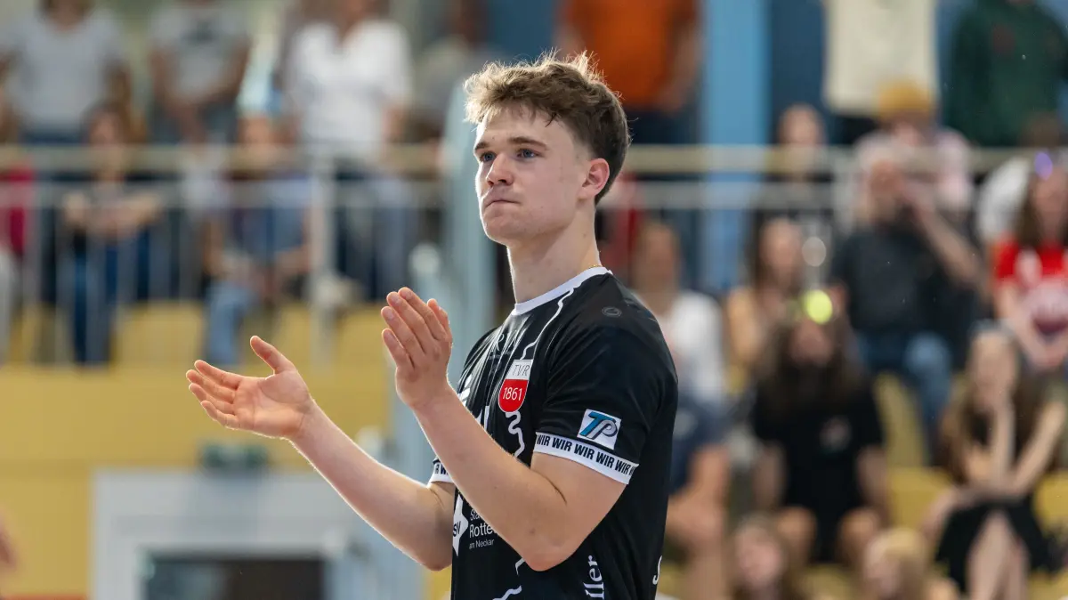 TV Rottenburg vs TSG Tuebingen, Volleyball,VLW-Pokal Herren,Finale, Saison 2025/2026, 09.05.202: Aurel Sprenger (TV Rottenburg, #17) im Fokus.
TV Rottenburg vs TSG Tuebingen, Volleyball,VLW-Pokal Herren,Finale, Saison 2025/2026, 09.05.2026,
Foto: Eibner-Pressefoto/Davide Di Giovanni