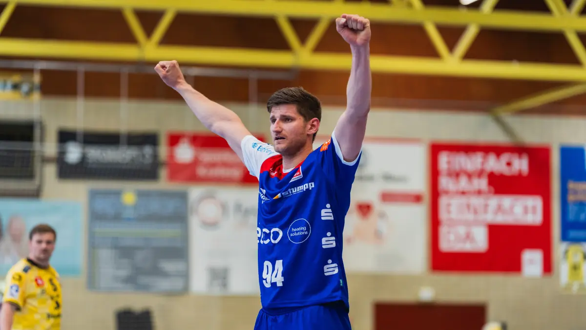 HSG Krefeld Niederrhein vs. HBW Balingen-Weilstetten, Handball, 2.HBL, 31.Spieltag, Saison 2025/26, 10.05.2026: Georg Poehle (HBW Balingen-Weilstetten, #94) reisst die Arme hoch
HSG Krefeld Niederrhein vs. HBW Balingen-Weilstetten, Handball, 2.HBL, 31.Spieltag, Saison 2025/26, 10.05.2026,
Foto: Eibner-Pressefoto/Lukas Baldyga