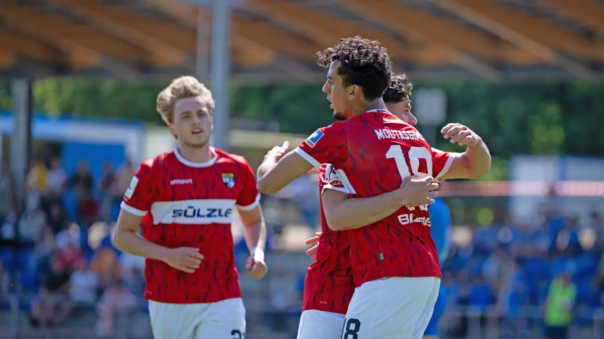 TSV Schott Mainz vs. TSG Balingen, Fussball, Regionalliga Suedwest, 33 Spieltag, Saison 2025/2026, 09.05.2026 : Amney Moutassime (TSG Balingen, #18)
TSV Schott Mainz vs. TSG Balingen, Fussball, Regionalliga Suedwest, 33 Spieltag, Saison 2025/2026, 09.05.2026
Eibner-Pressefoto/Attila Ziga