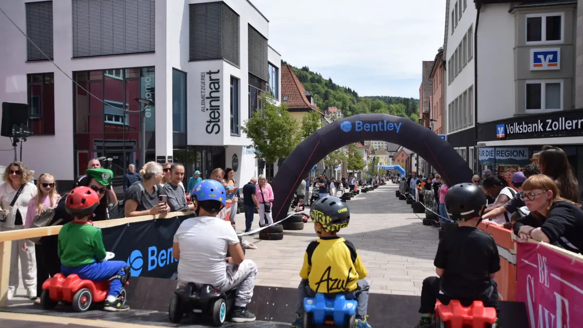 Gerade die kleinen Rennpiloten waren in großer Zahl am Start beim diesjährigen Bobbycar-Rennen in Albstadt-Ebingen.