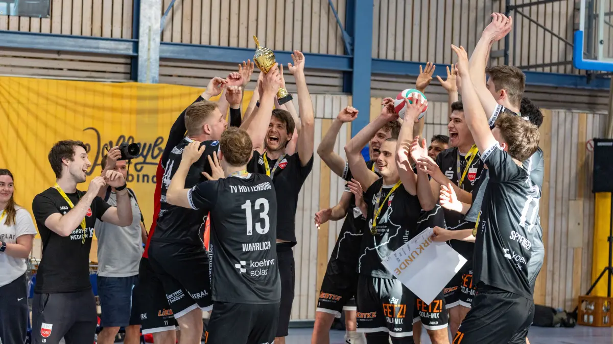 TV Rottenburg vs TSG Tuebingen, Volleyball,VLW-Pokal Herren,Finale, Saison 2025/2026, 09.05.202: Jubelszenen beim TV Rottenburg nach der Pokalvergabe.
TV Rottenburg vs TSG Tuebingen, Volleyball,VLW-Pokal Herren,Finale, Saison 2025/2026, 09.05.2026,
Foto: Eibner-Pressefoto/Davide Di Giovanni