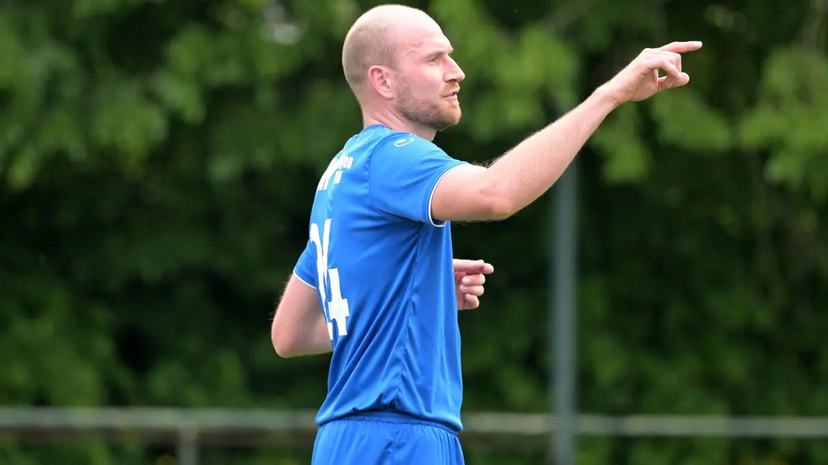 SGM Moessingen/Belsen vs. TSV Lustnau, Fussball, Kriesliga A3 Alb, 26.Spieltag, Saison 2025/2026, 10.05.2026 : Stefan Mader (SGM Moessingen/Belsen, Spielertrainer) gib Anweisung an sein Team
SGM Moessingen/Belsen vs. TSV Lustnau,
Fussball, Kriesliga A3 Alb, 26.Spieltag, Saison 2025/2026, 10.05.2026
Foto: Eibner-Pressefoto/ Tobias Baur
