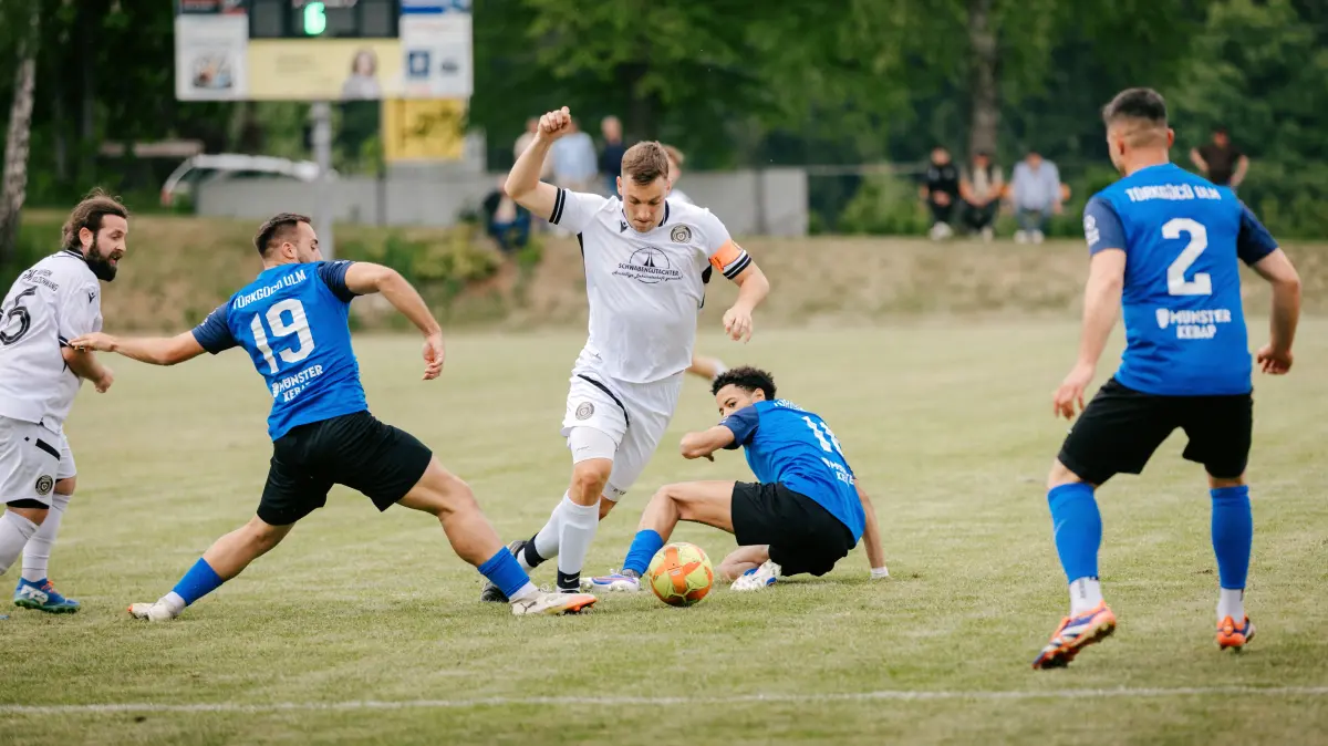 Fußball, Donau/Iller, Bezirksliga, Aufheim/Holzschwang gegen Türkgücü, Beim Topspiel vor Ort